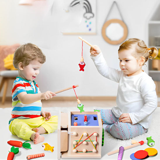 Cube d'activités en bois